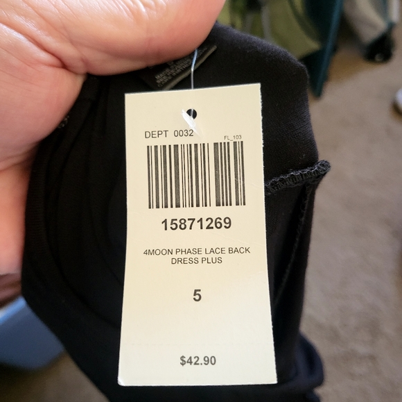 Black dress from Hot Topic, plus size 5 - Picture 4 of 7